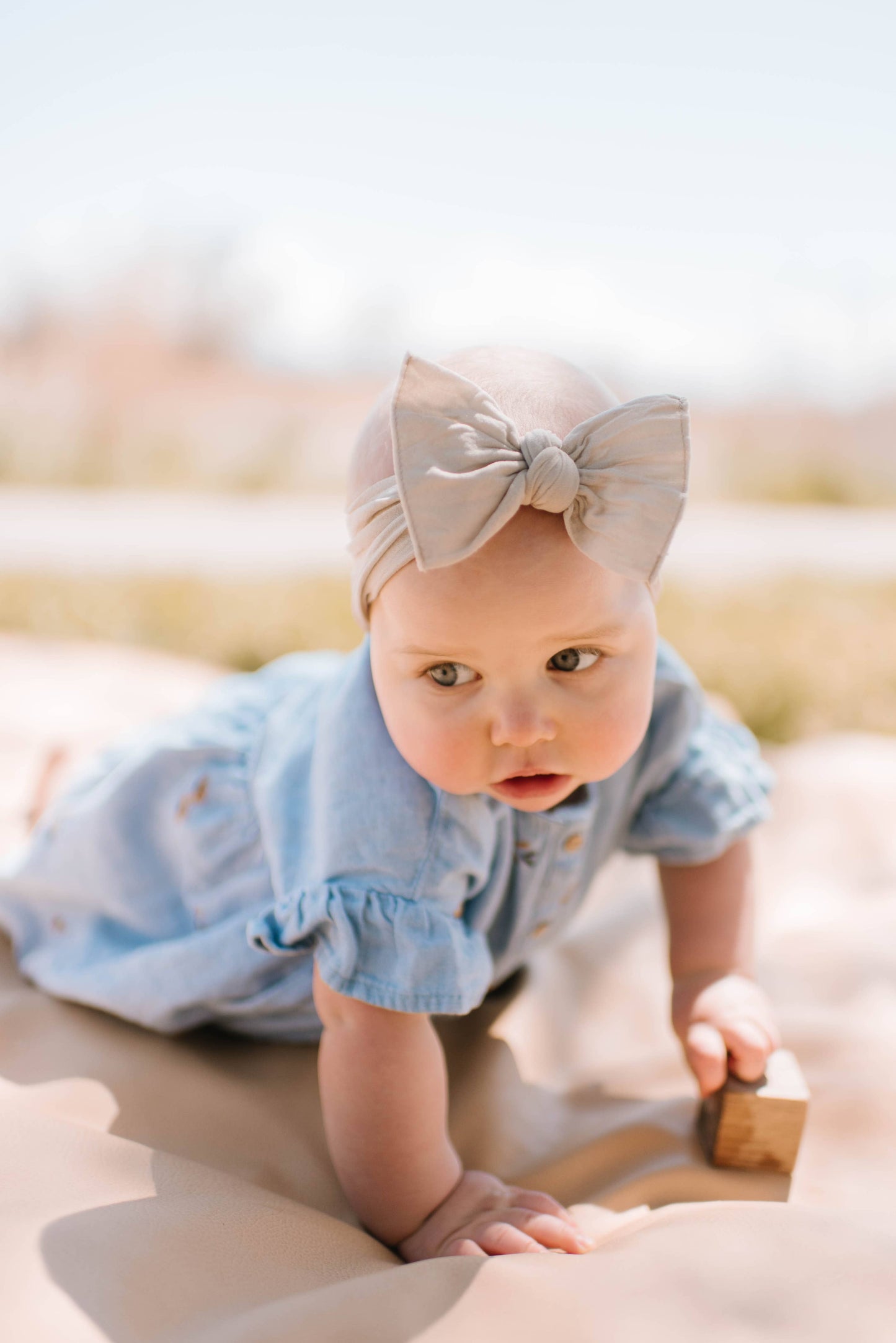 Baby Bling Bows - THE KNOT Soft nylon headband: mushroom