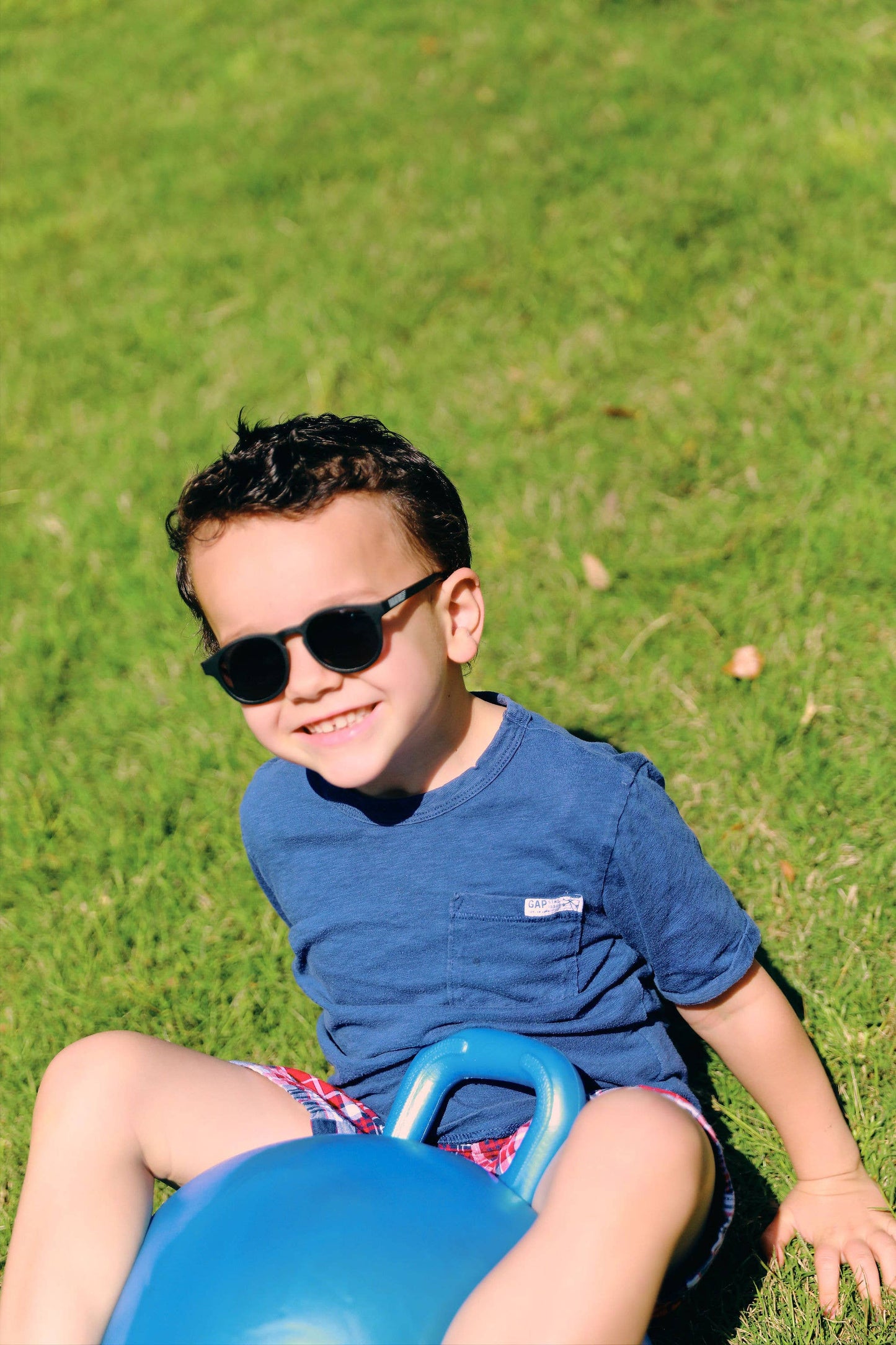 Babiators - Baby  and Kids Gradient Lens Polarized Keyhole Sunglasses: Ages 0-2 / Jet black