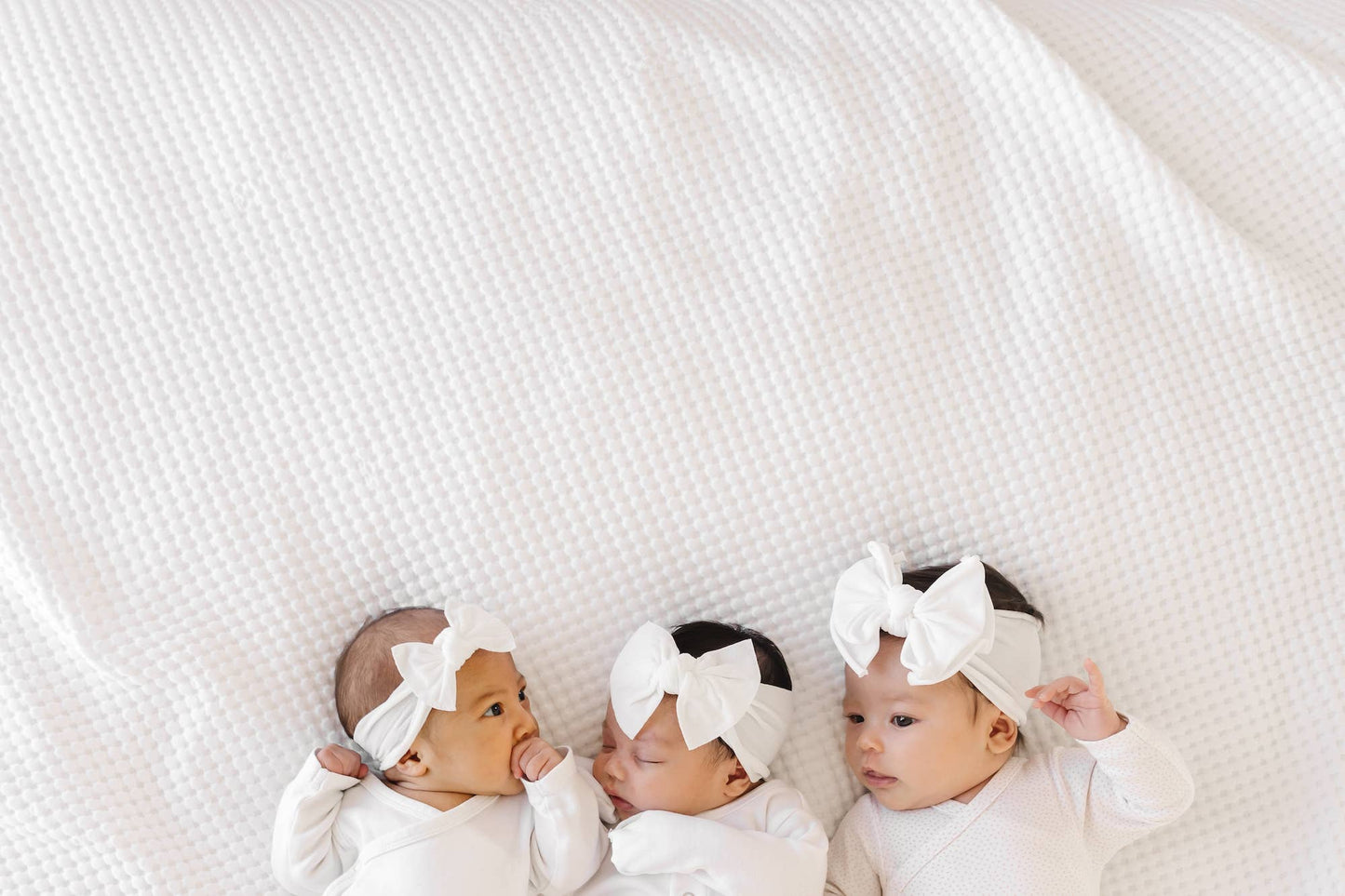 Baby Bling Bows - THE KNOT Soft nylon headband: white